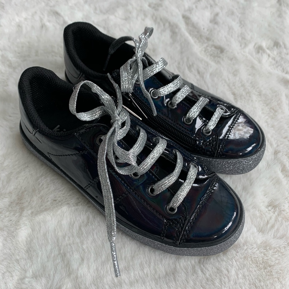 NEW Kidpik Black Patent Leather Gloss Sneakers Shoes silver Size 2 Girls
